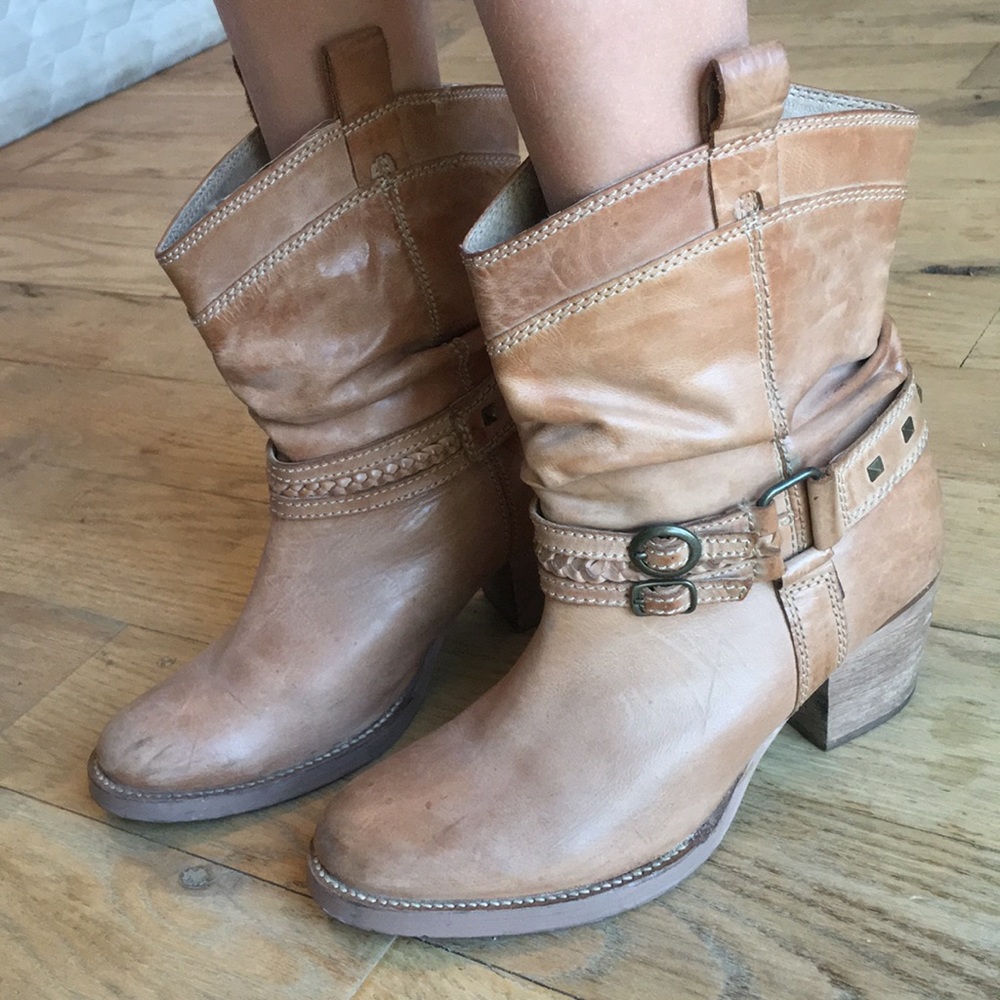 Steve Madden leather boots size 6